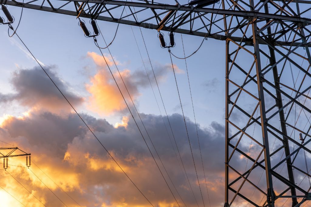 Rola kancelarii prawnej w dochodzeniu odszkodowań za nielegalne posadowienie słupów energetycznych